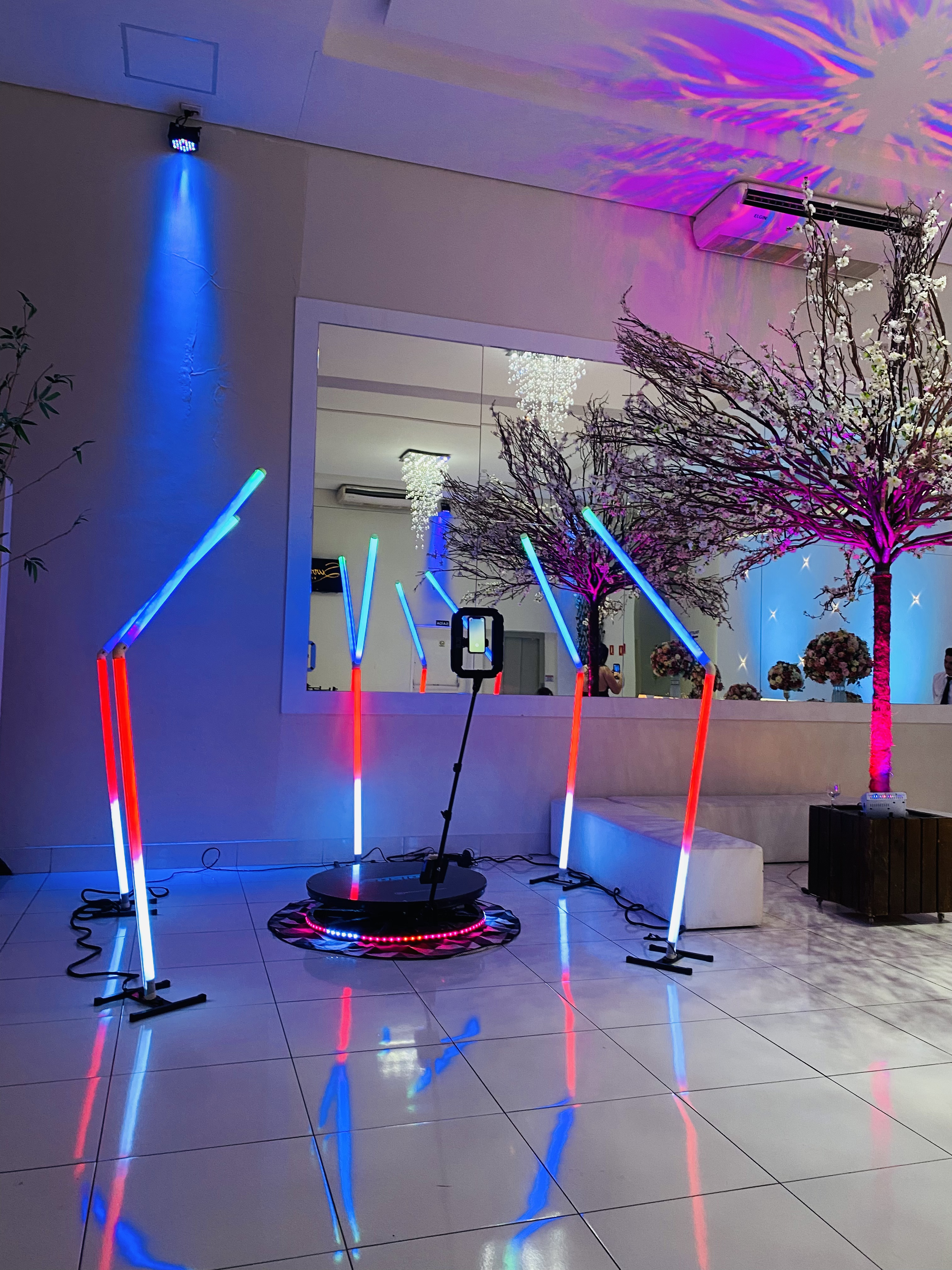 Plataforma 360° + Torres de LED